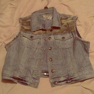 Camo accented denim fashion vest